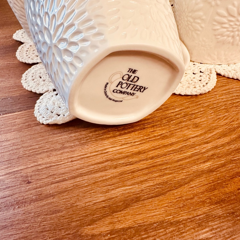 Elegant White Floral Embossed Mugs Set of 4 - Picture 4 of 4